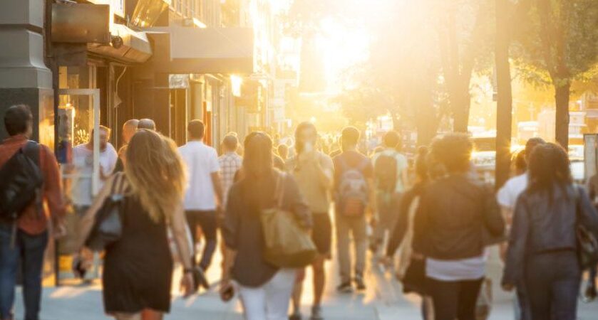 Crowd of people walking down sidewalk in Manhattan, New York City